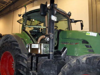 FEN-927 Traktor (1)