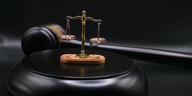 Justiz WaageHammer